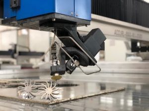 Máquina de corte por chorro de agua 3D con precio de corte CNC de chorro de agua de 5 ejes para la venta